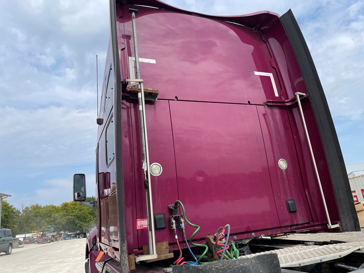 2013-kenworth-t700-image-30