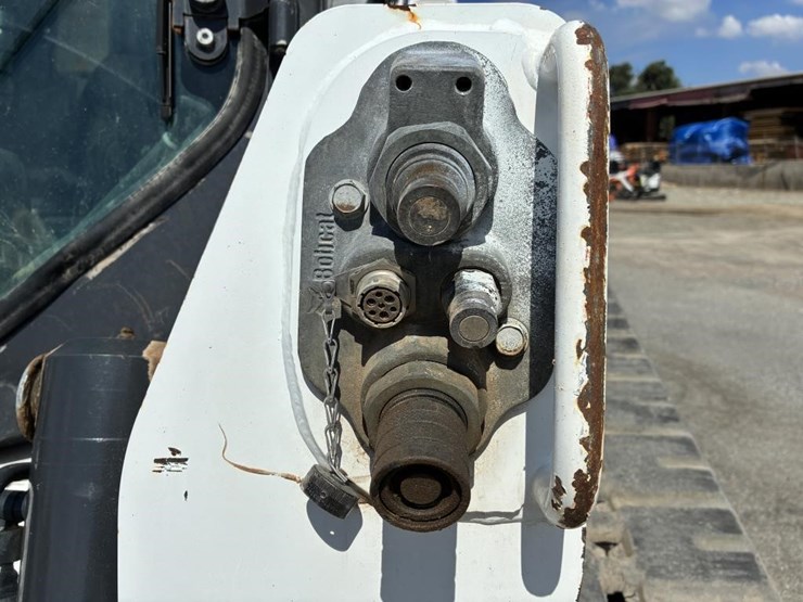 2022-bobcat-t870-image-8