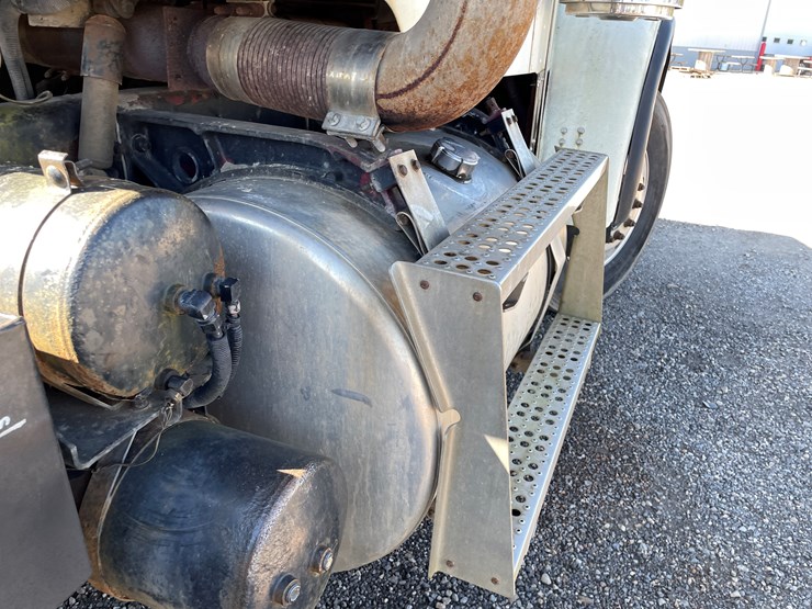 1999-freightliner-108sd-image-20