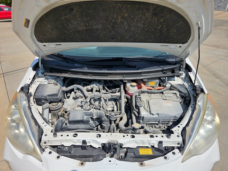#16993-•-2012-toyota-prius-c-passenger-car-image-20