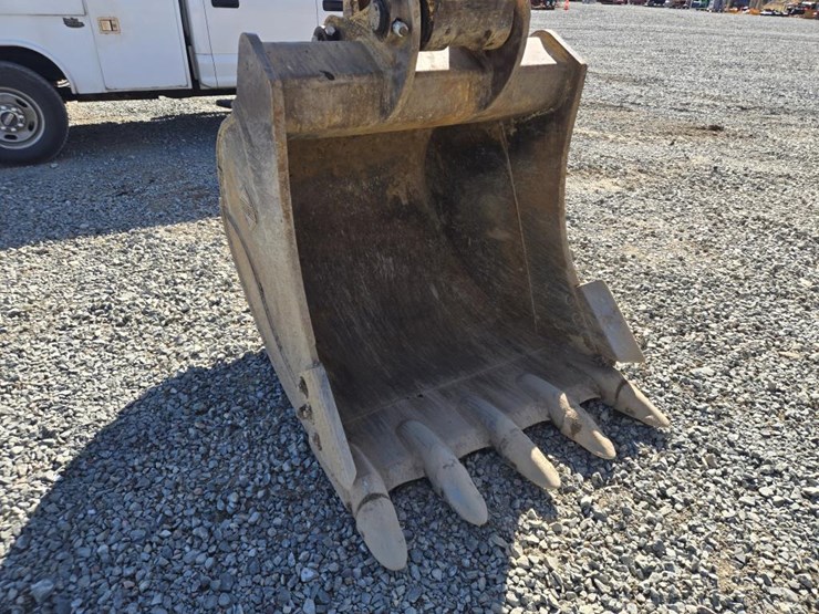 komatsu-pc210-lc-10-image-23