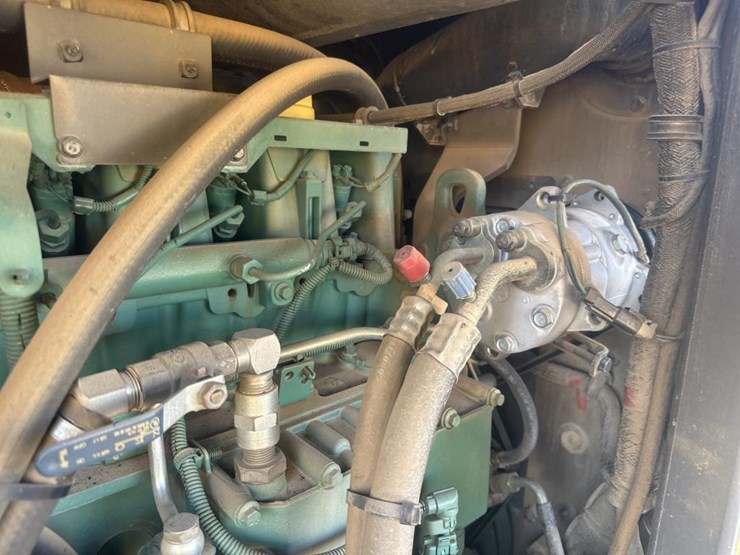 2007-volvo-g946-image-52