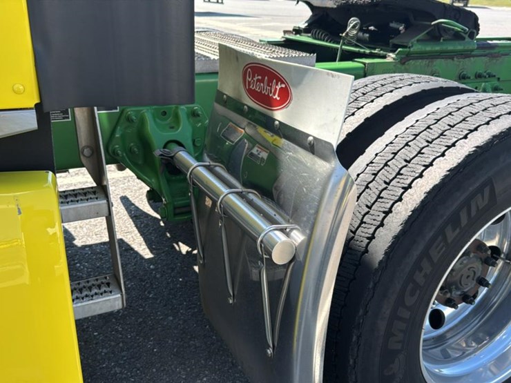 2023-peterbilt-579-image-38