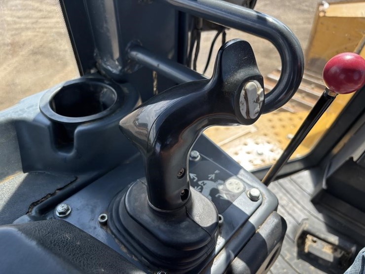 2017-deere-750k-image-32