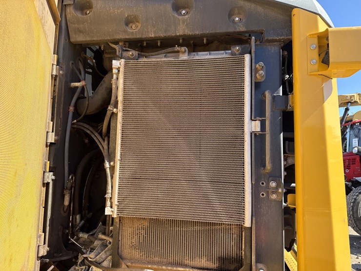 2018-deere-844k-image-41