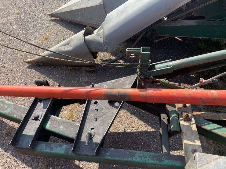 #1032-•-new-idea-(2)-row-corn-picker-image-18