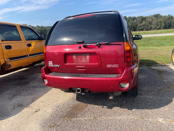 2004-gmc-envoy-image-5