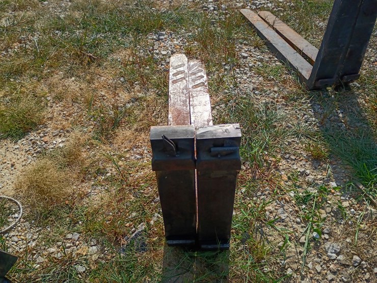 #101-•-set-of-42"-pallet-forks-image-3