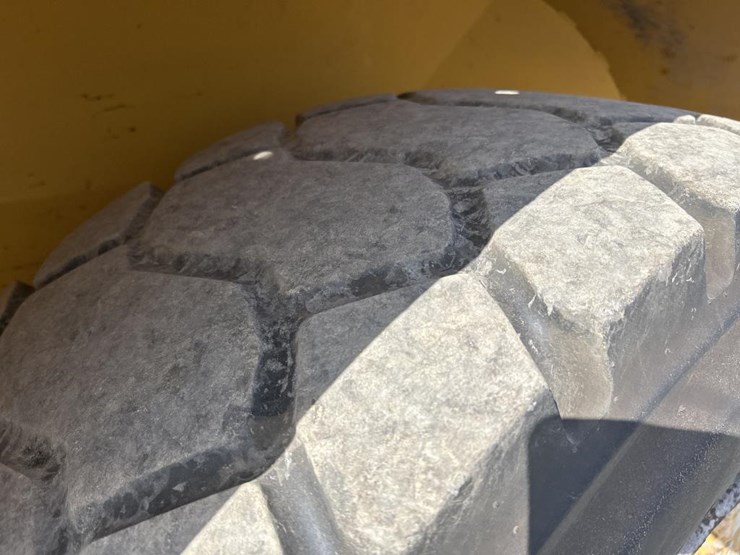 2016-deere-344k-image-78