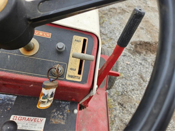 #2036-•-gravely-810-garden-tractor-image-15