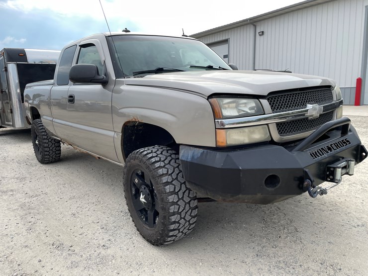 #1014-•-2003-chevy-extended-cab-pickup-truck-(has-wi-title)-image-3