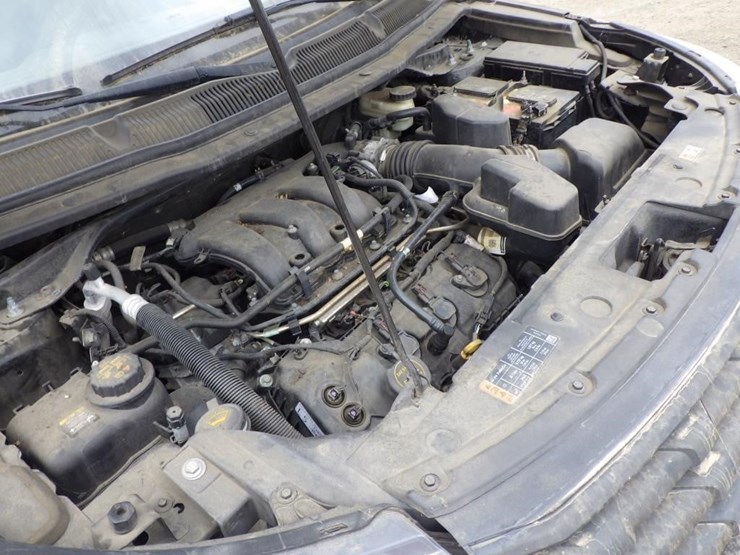 2016-ford-explorer-image-11