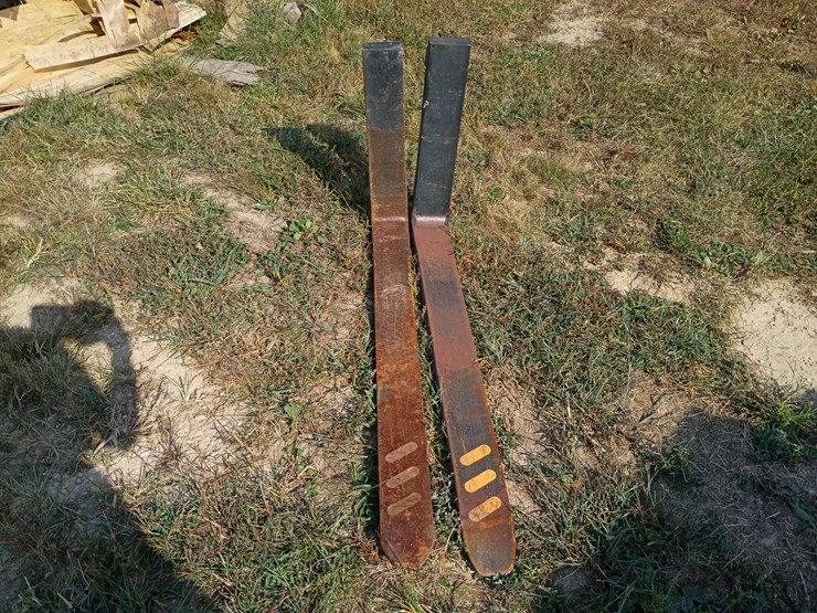#107-•-set-of-42"-pallet-forks-[damaged]-image-1