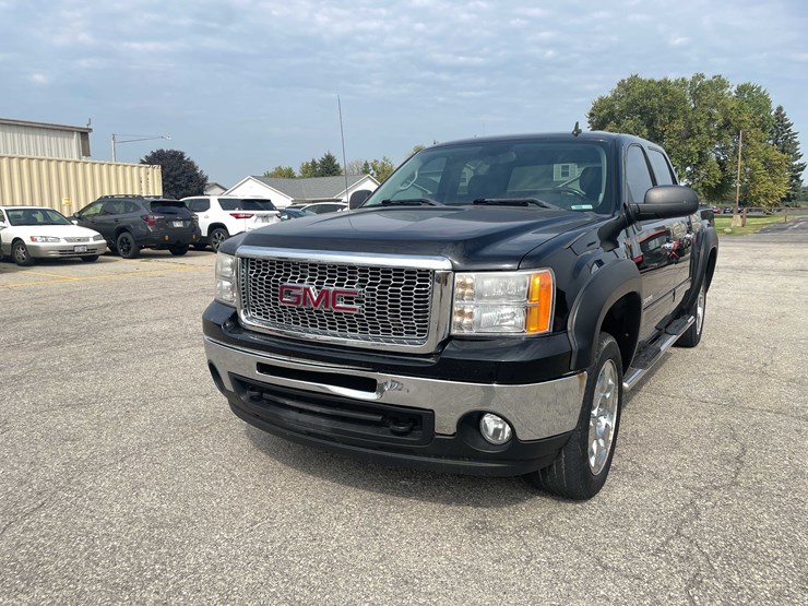 #1966-•-2011-gmc-sierra-(has-wi-title)-(of)-image-2