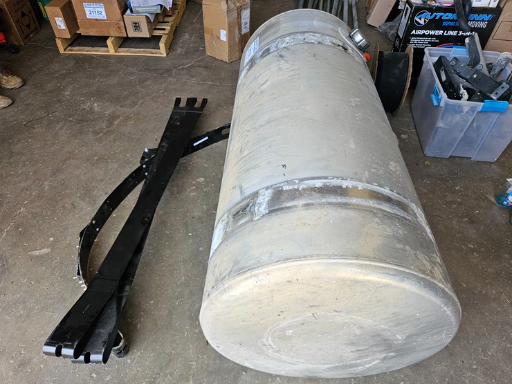 #21176-•-120-gallon-tank-w/-bands-image-3
