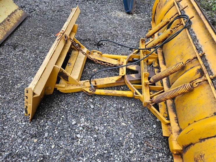#2047-•-8'-skid-steer-snow-plow-image-10