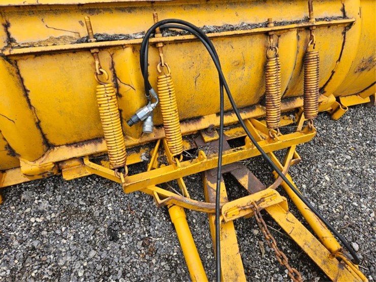 #2047-•-8'-skid-steer-snow-plow-image-12