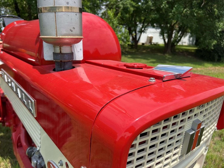 farmall-560-lp-image-12