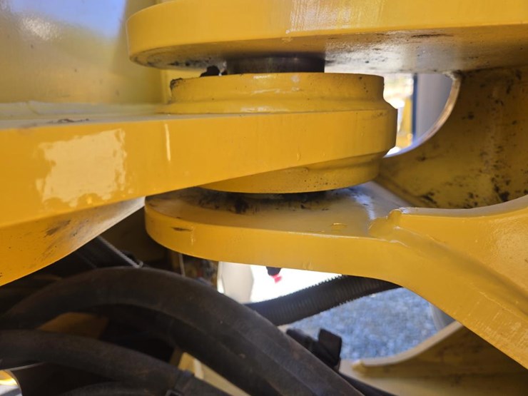 2019-deere-344l-image-30