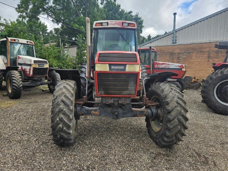 #2003-•-case-international-7110-magnum-tractor-image-8