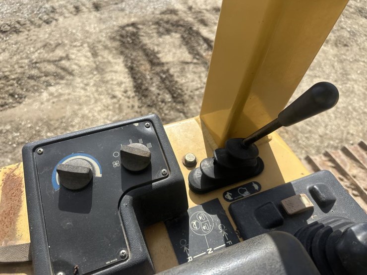 caterpillar-d4g-image-30