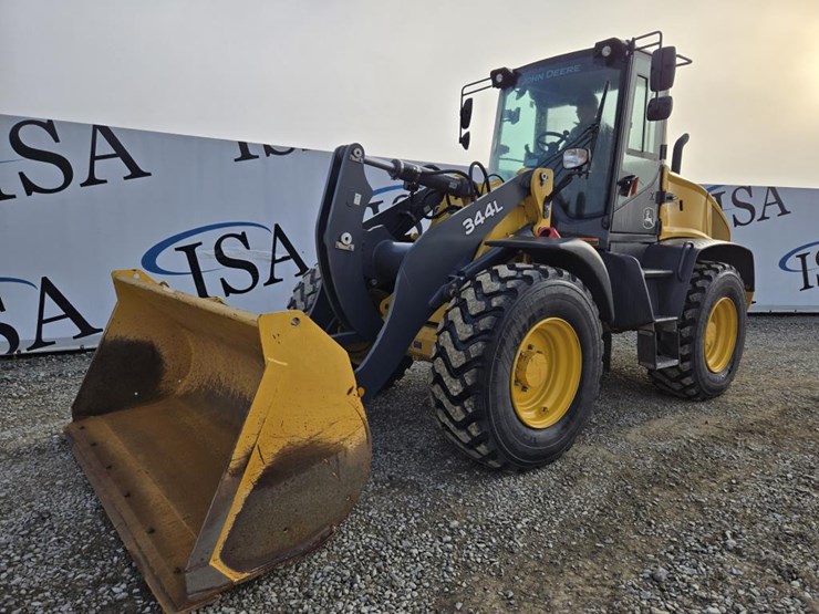 2019-deere-344l-image-1