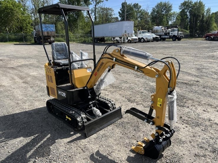 2025-cfg-h12r-mini-hydraulic-excavator-image-2