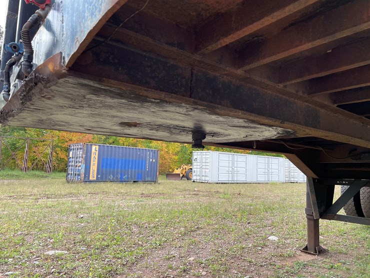 #8104-•-1982-accrt.-40'-3-axle-open-top-gondola-scrap-hauling-trailer-(has-mi-title)-image-9