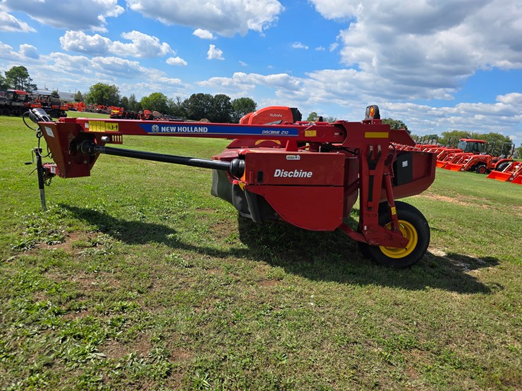 2023-new-holland-210-image-26