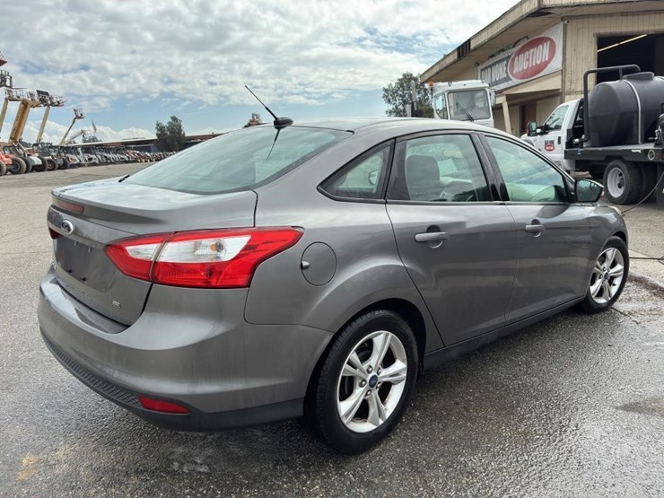 2014-ford-focus-sedan-image-3