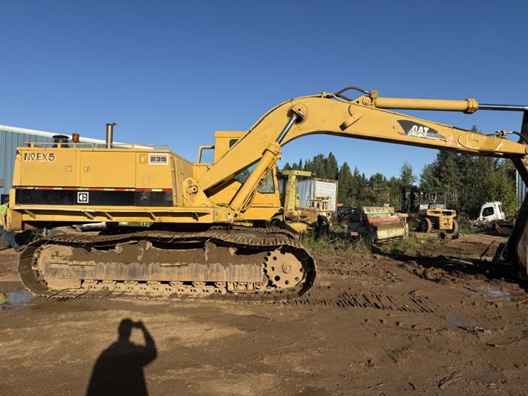 caterpillar-235-image-6
