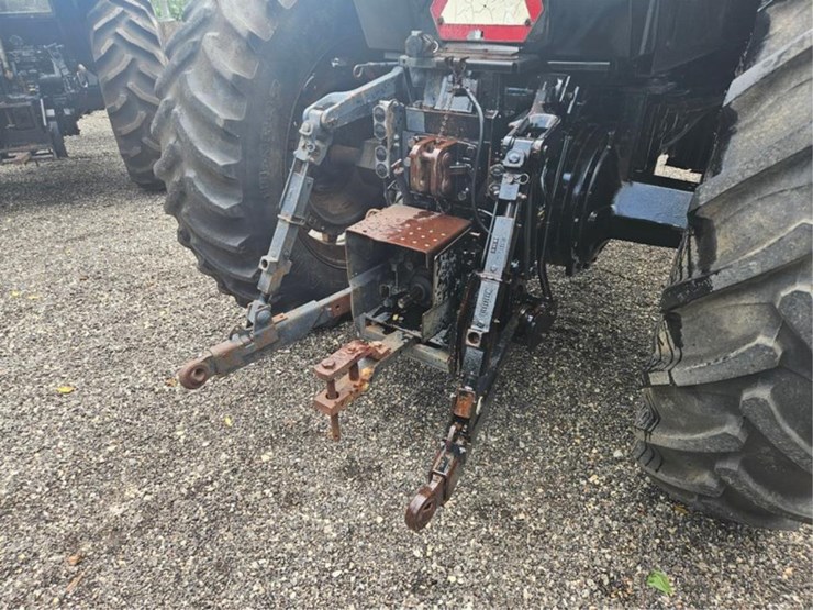 #2003-•-case-international-7110-magnum-tractor-image-13
