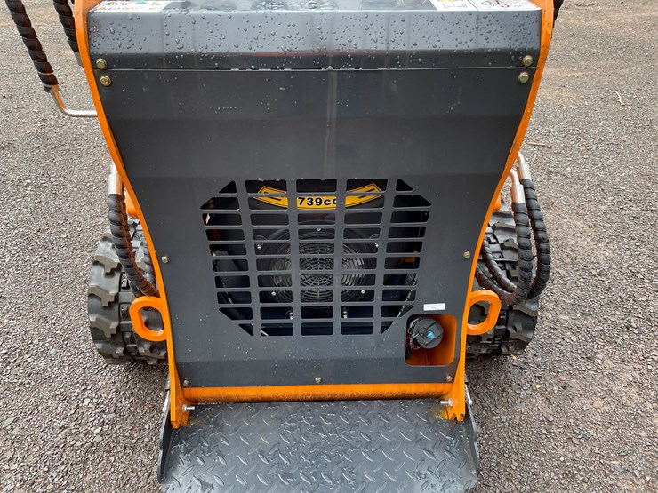 #8157-•-land-hero-mini-skid-steer-loader-image-15