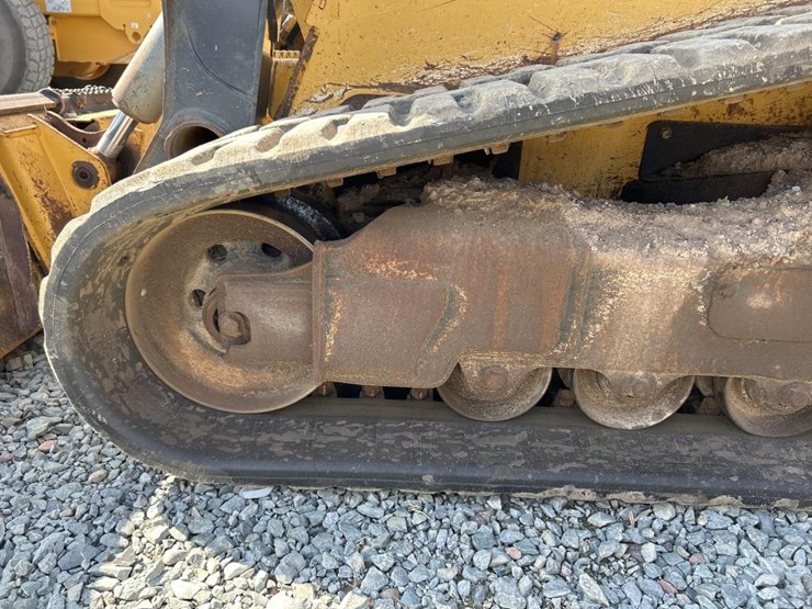 2018-deere-333g-image-59