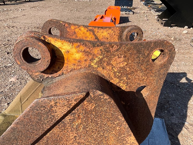 #8206-•-5-tooth-excavator-bucket-image-9