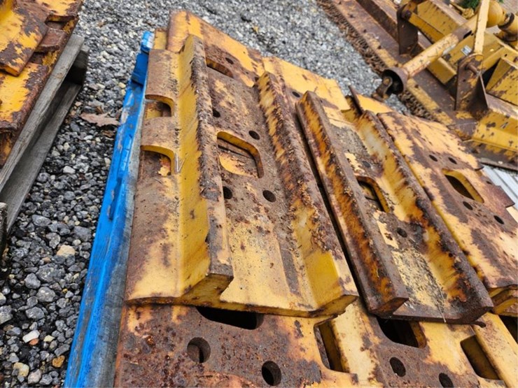 #2094-•-steel-cat-track-pads-image-10