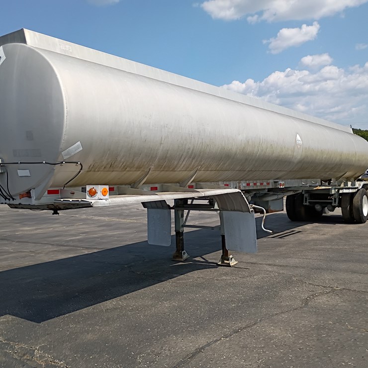 #16995 • 1984 Fuel Semi Trailer