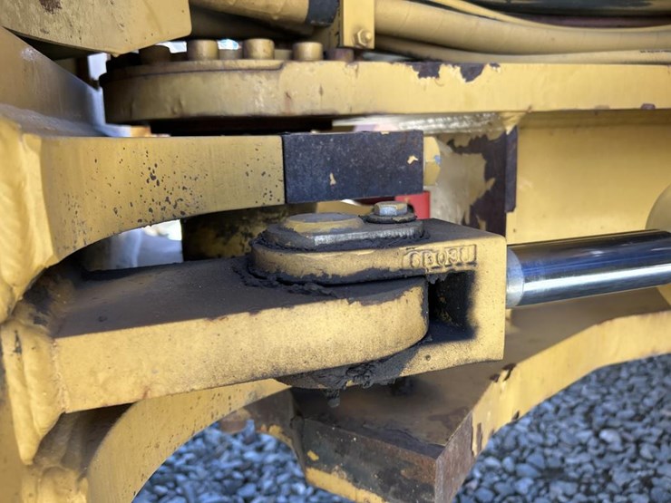 caterpillar-cb54-image-24