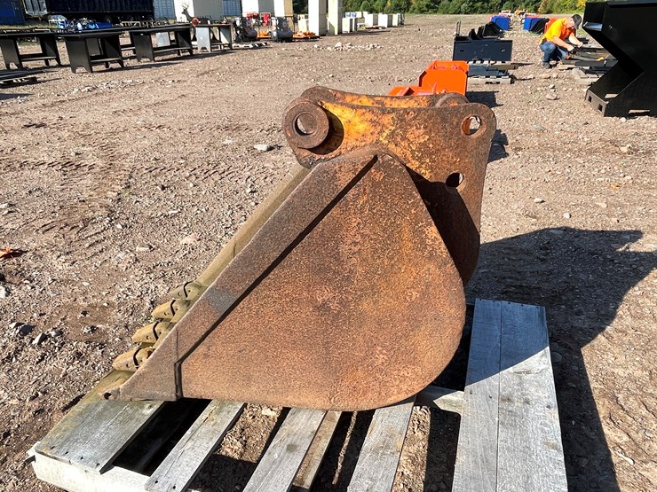 #8206-•-5-tooth-excavator-bucket-image-7