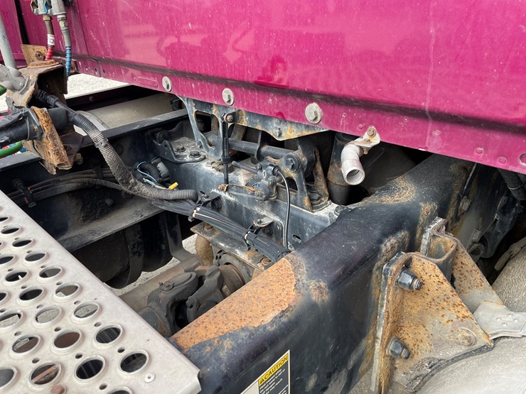 2013-kenworth-t700-image-23