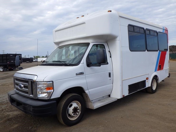 2017-ford-e450-image-1