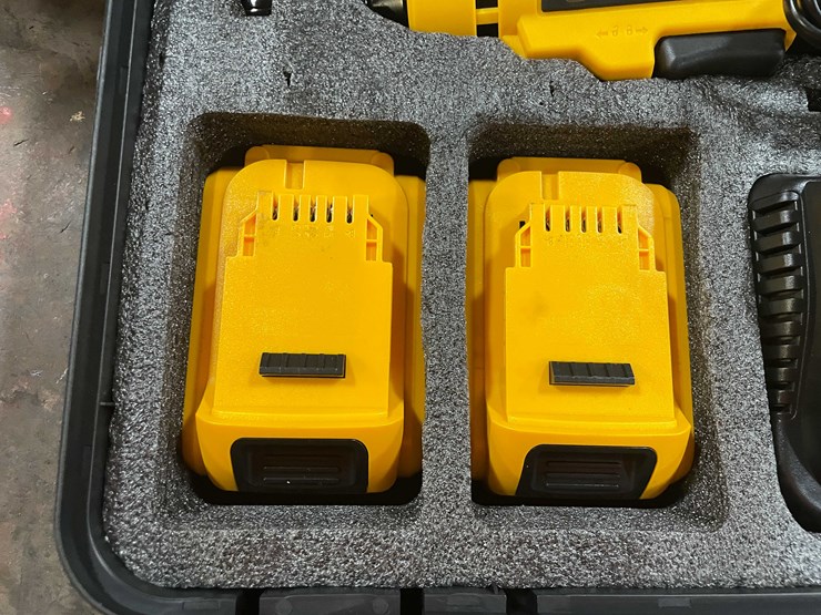 #5559-•-dewalt-compatible-cordless-ratchet-wrench,-batteries,-charger-and-case-(pr10)-image-3