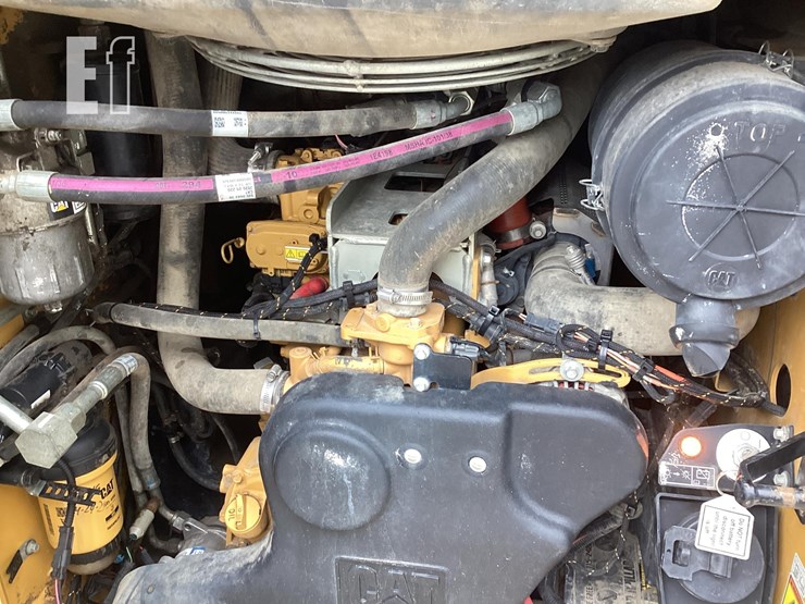2021-caterpillar-299d3-image-14