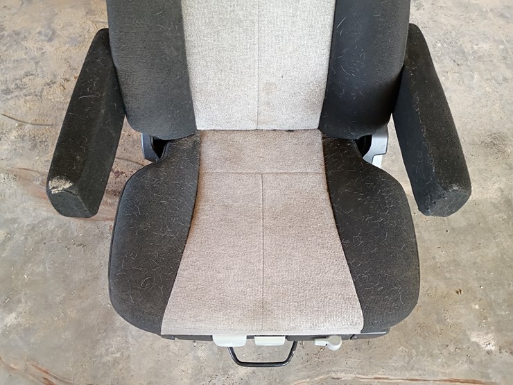 #205-•-air-ride-seat-image-5