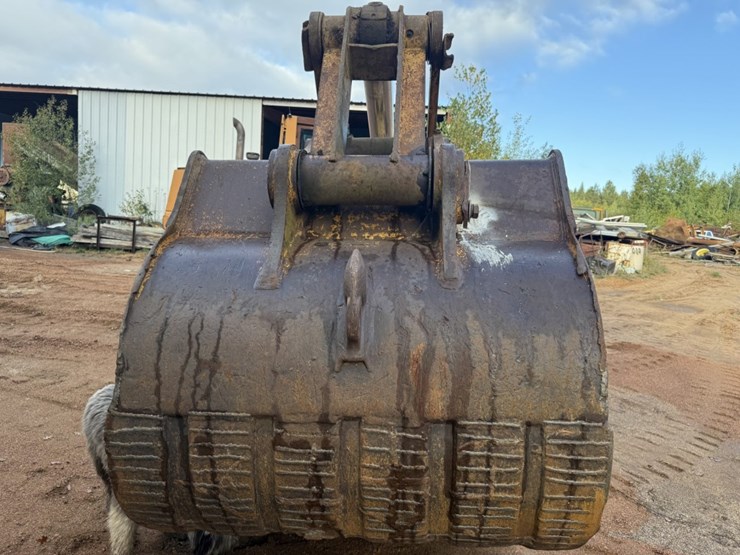 caterpillar-235-image-19