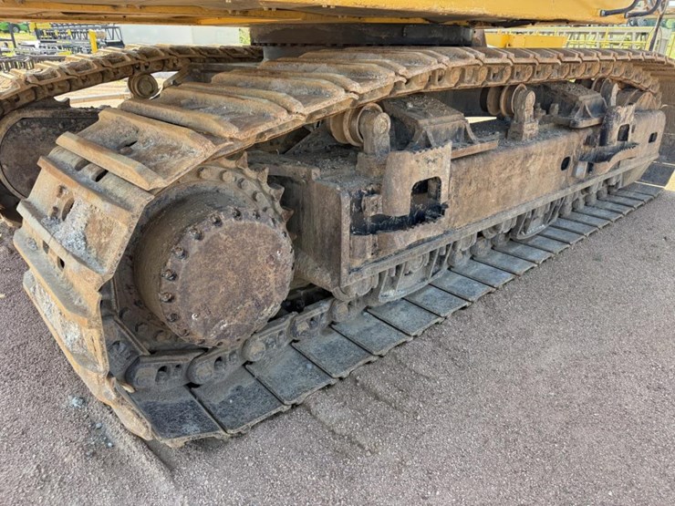 2020-deere-670g-lc-image-15