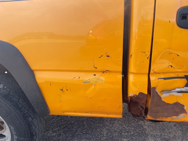 #1007-•-2004-chevy-2500-hd-(has-wi-title)-image-27