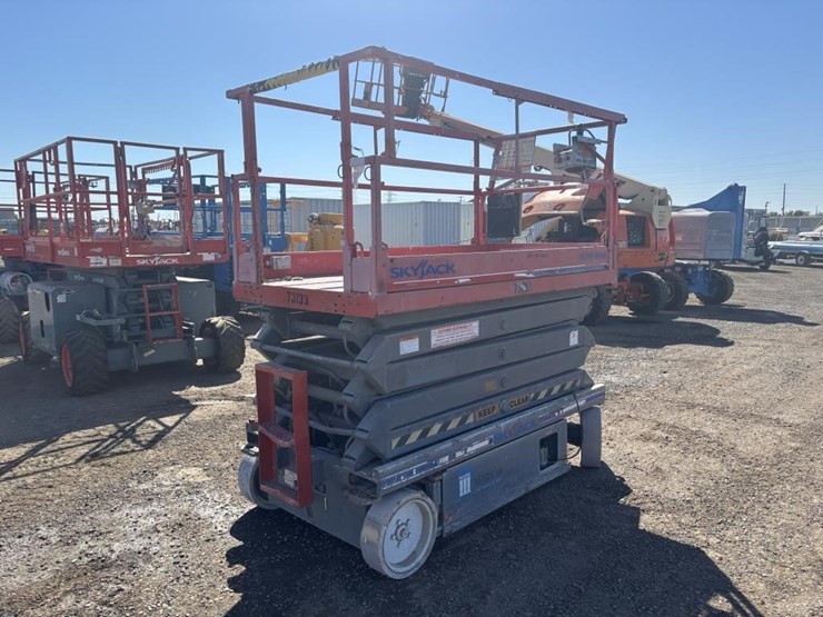 skyjack-sj4632-scissor-lift-image-3