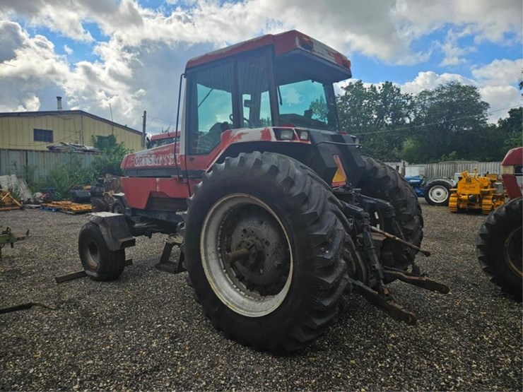 #2004-•-case-international-7110-magnum-tractor-image-3