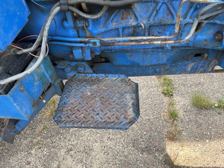 ford-7710-image-25